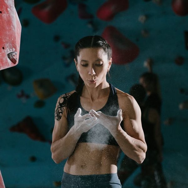 Athlete in a moment of focus and determination before an exercise.
